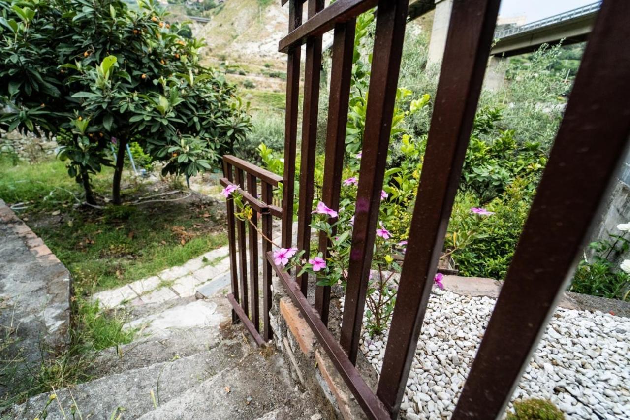 Villetta La Pietra ตาออร์มินา ภายนอก รูปภาพ